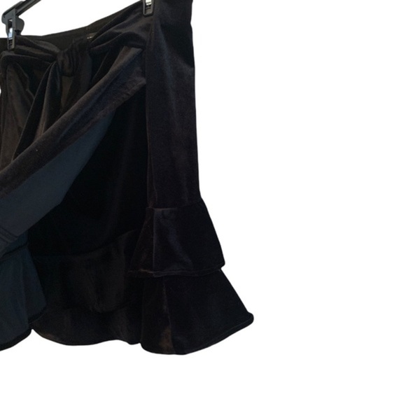NEW AQUA Black Velvet Stretchy Tiered Mini Skirt Large - Picture 5 of 7